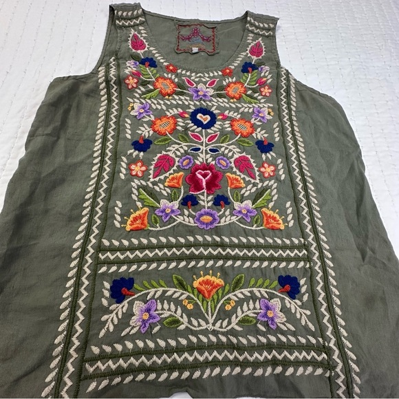 Johnny Was Embroidered 100% Linen Olive Green Sleeveless Blouse - Picture 8 of 9